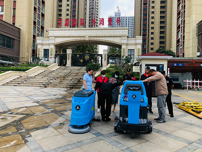  鼎潔盛世洗地機(jī)助力小區(qū)停車(chē)場(chǎng)，零差評(píng)57